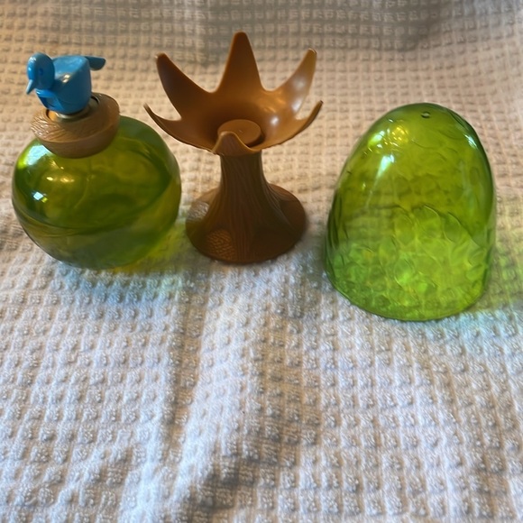 4 1979’s Avon Spray Perfume Bottles‎ - Picture 2 of 13